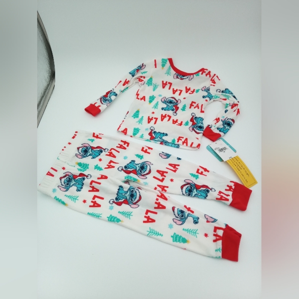 Disney Stitch Pajamas Set 95% Polyester And 5% Spandex. NWT